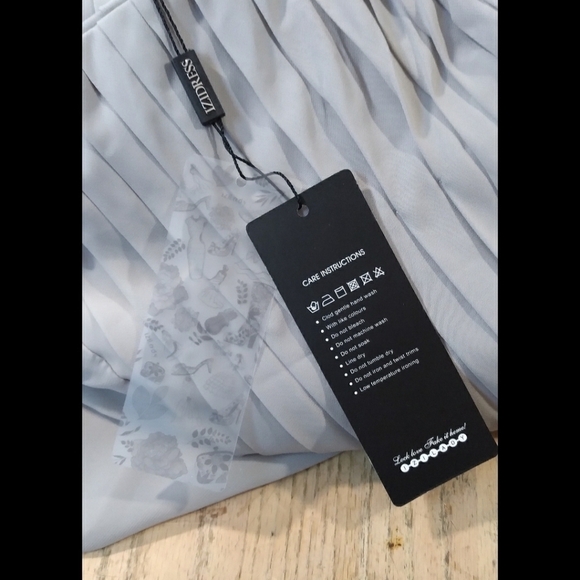 Izilady NWT gown with boning and pleats size 16 - Picture 15 of 15